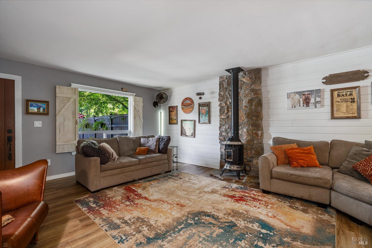 3154 Valley Green Ln