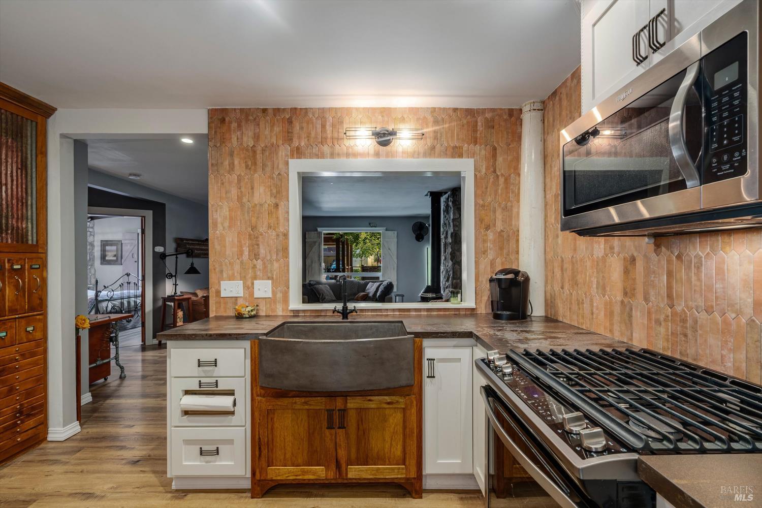 3154 Valley Green Ln