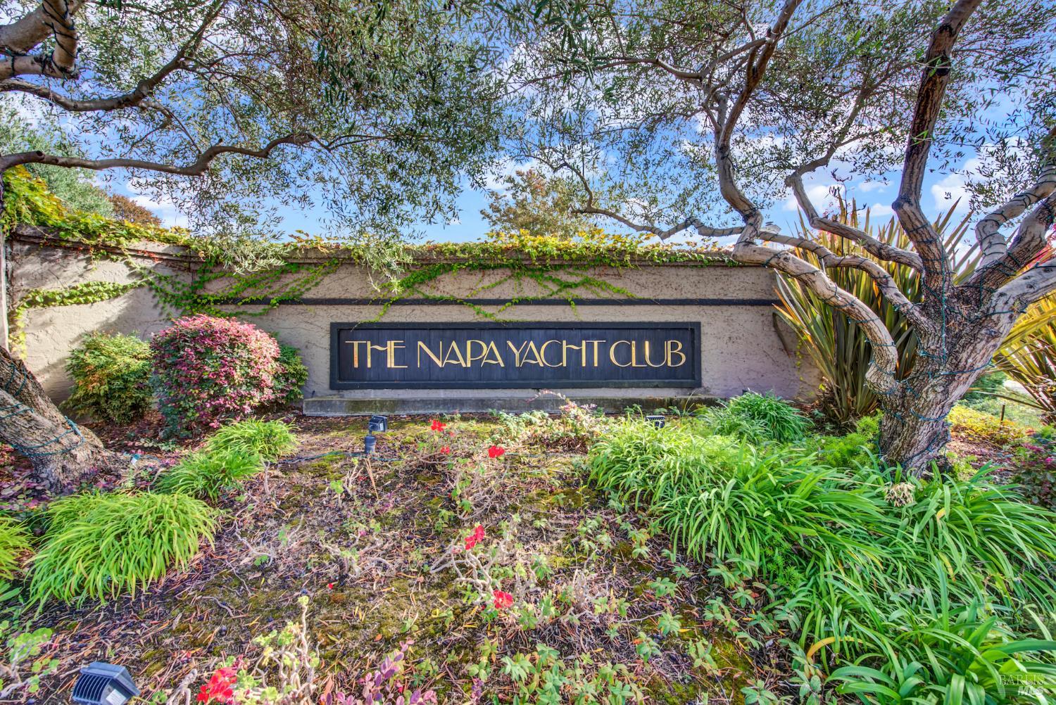 90 S Newport Dr