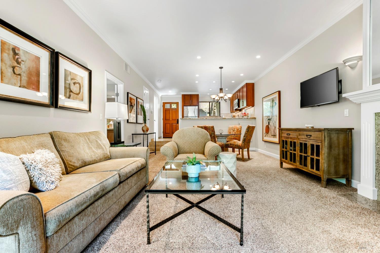 810 Augusta Cir