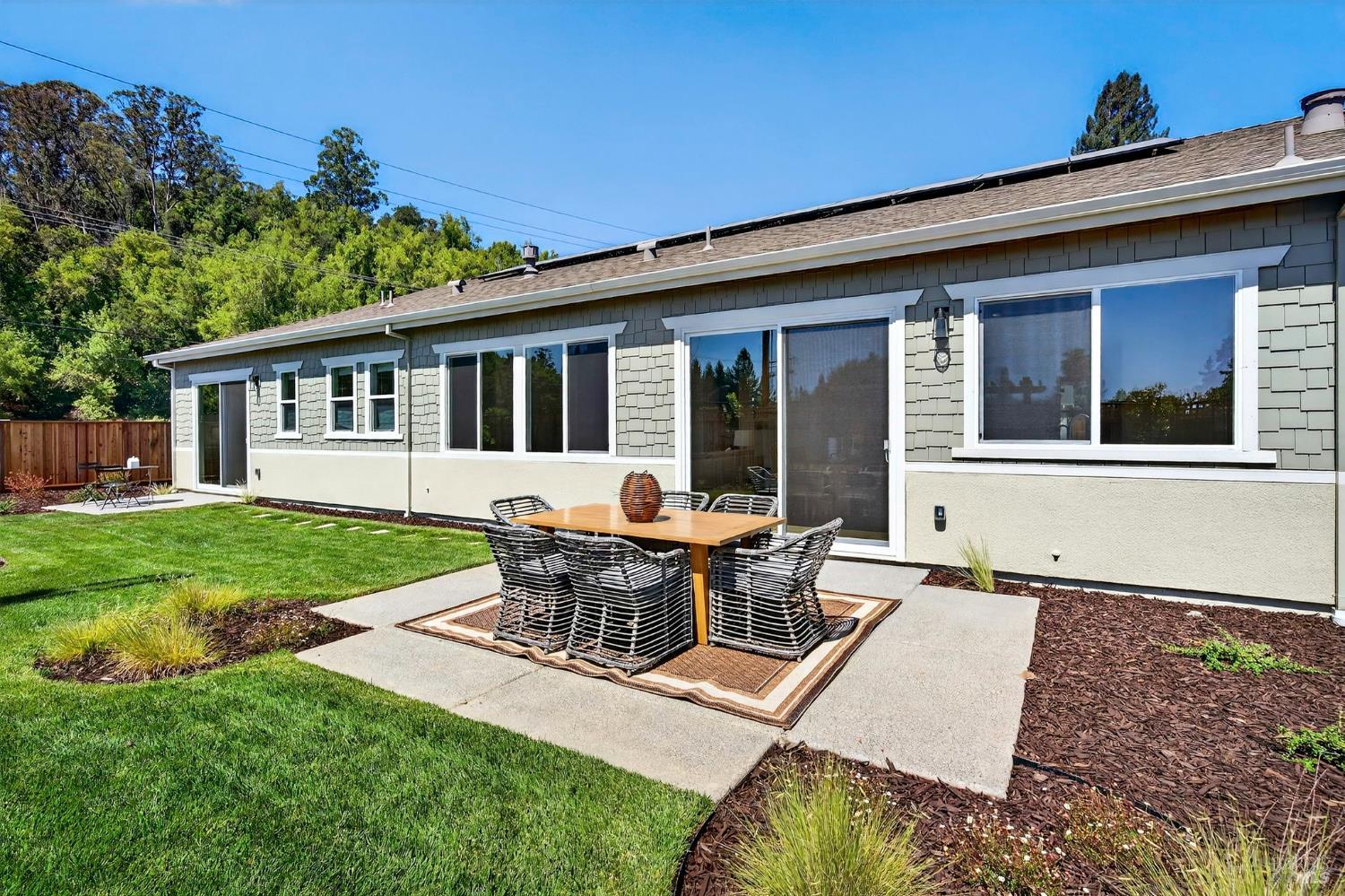 105 Waterstone Ct