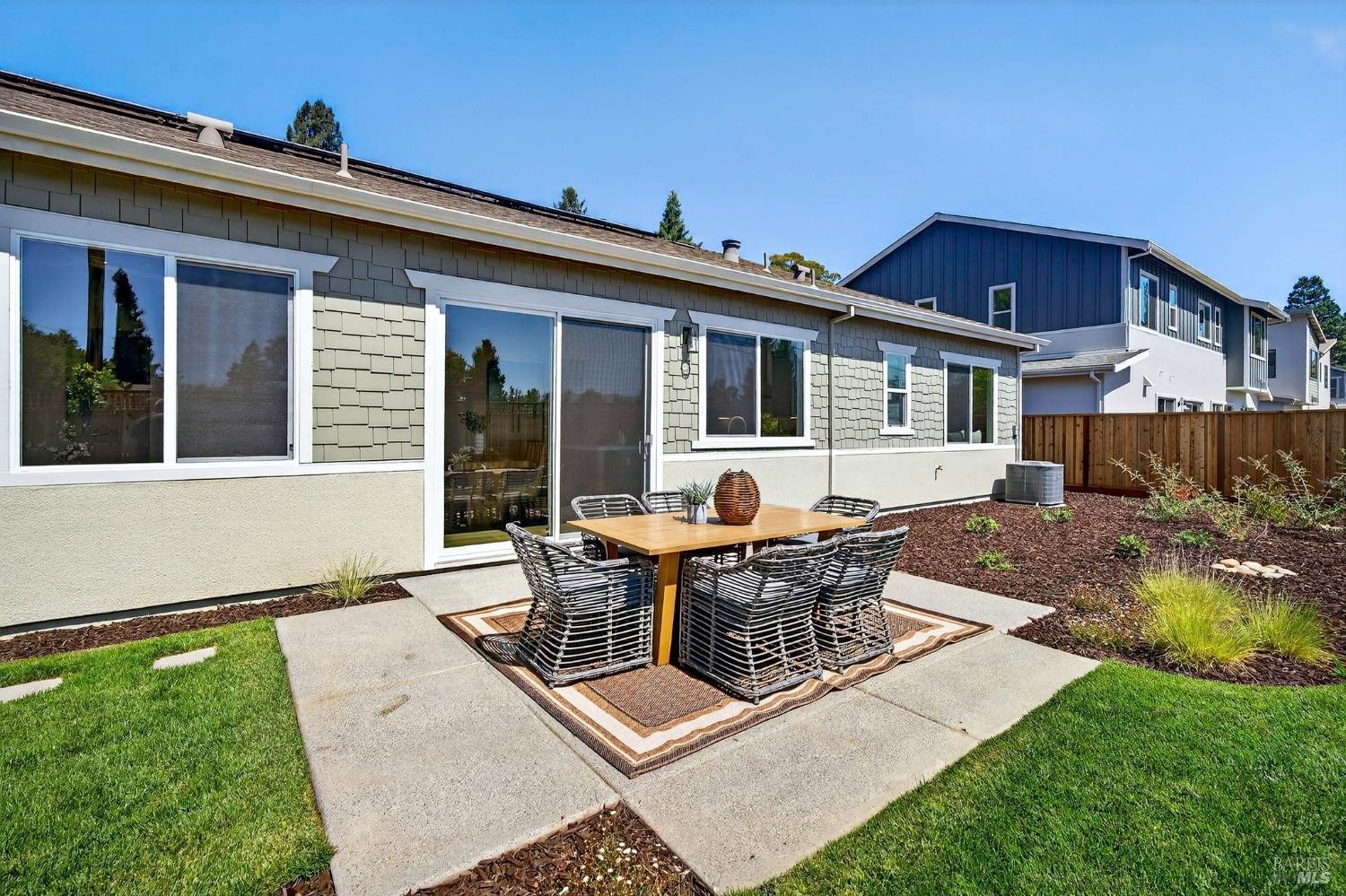 105 Waterstone Ct