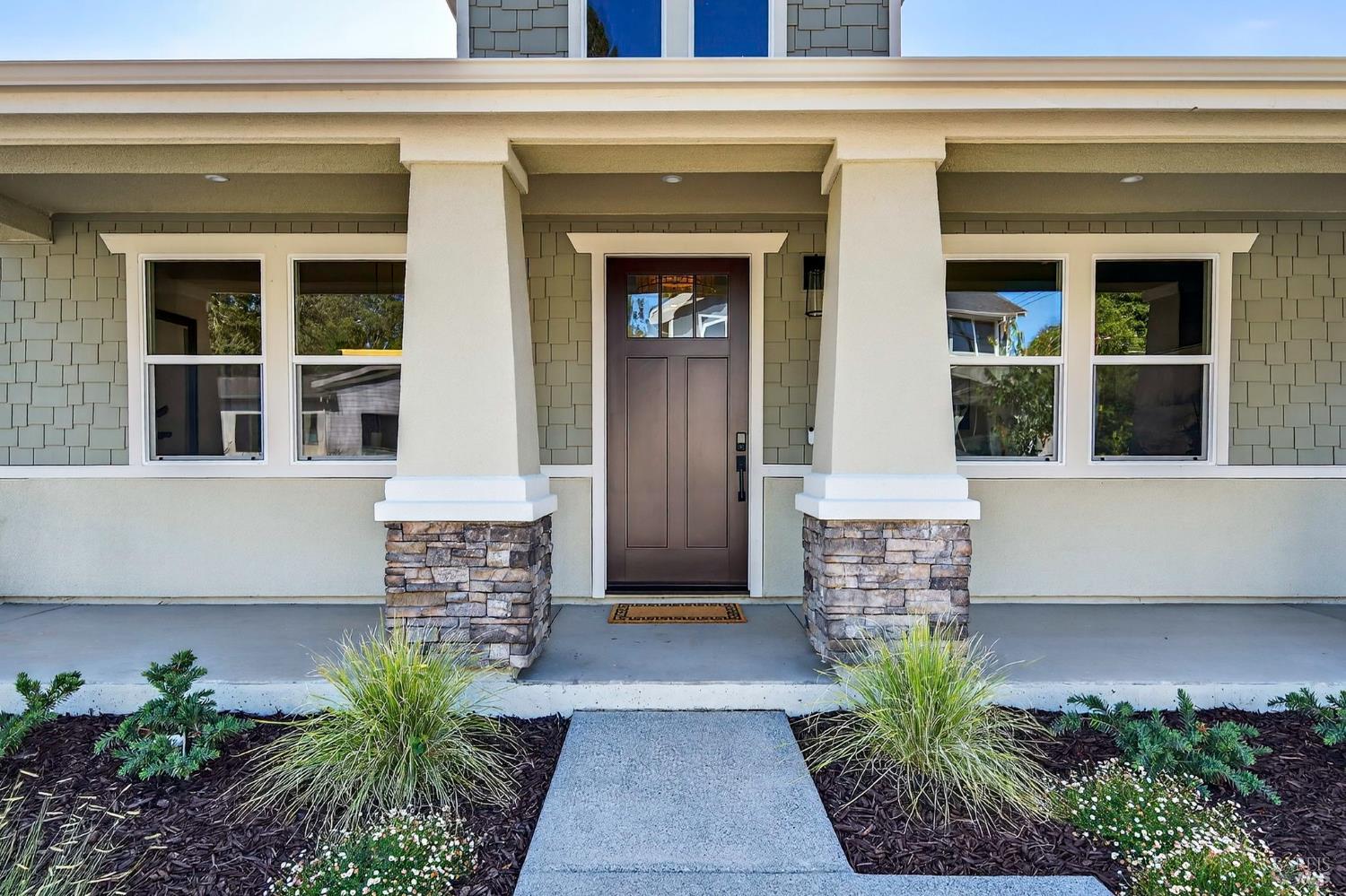 105 Waterstone Ct