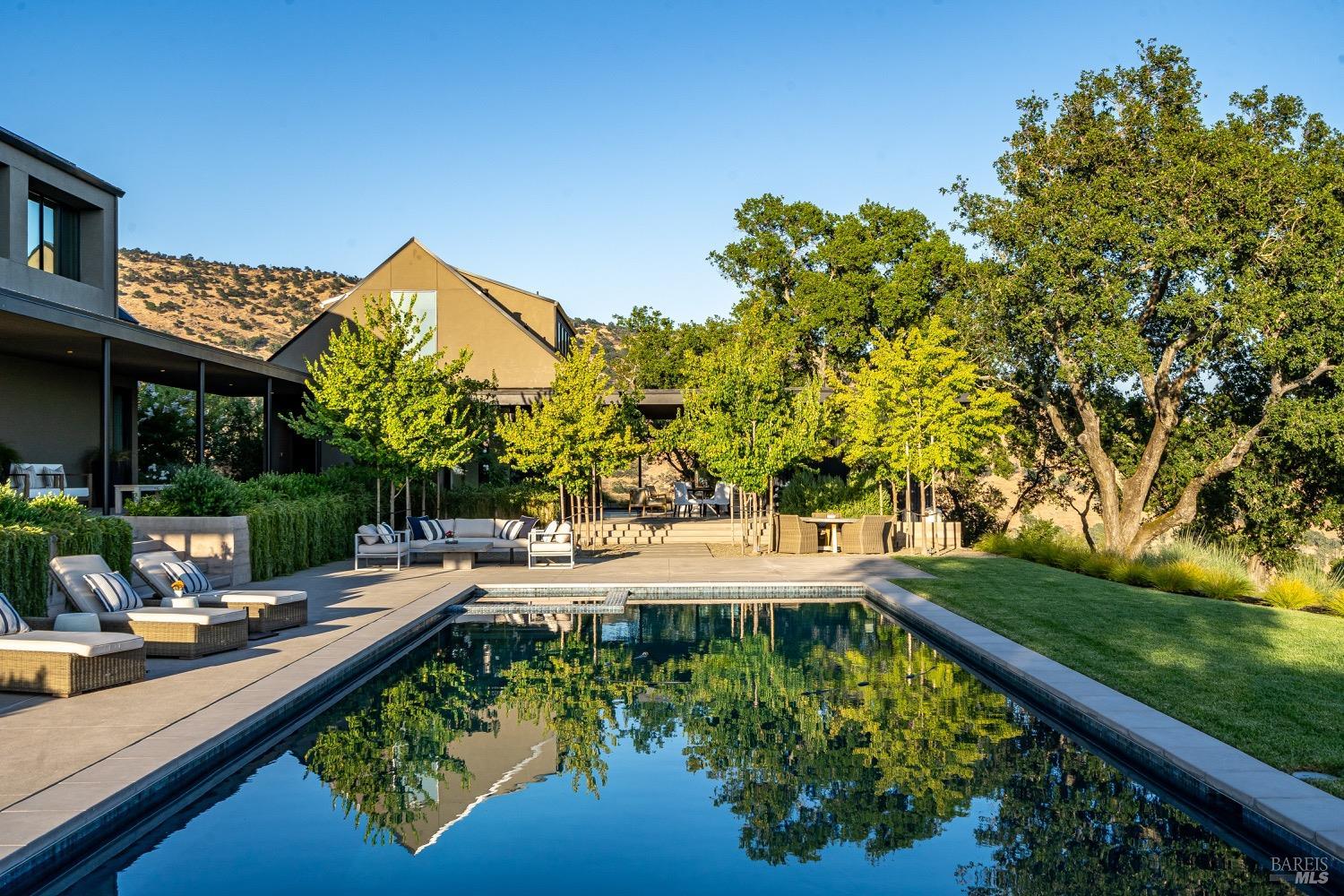 1200 Loma Vista Dr