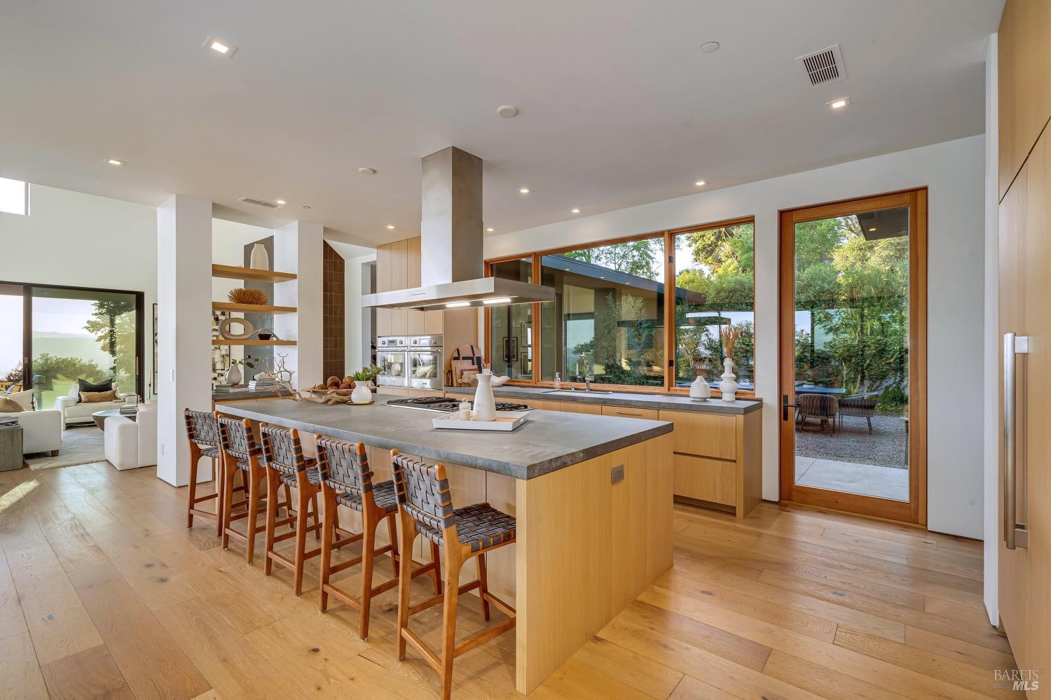 1200 Loma Vista Dr