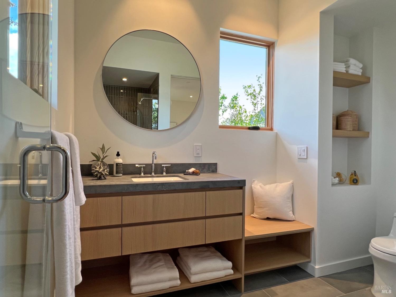 1200 Loma Vista Dr