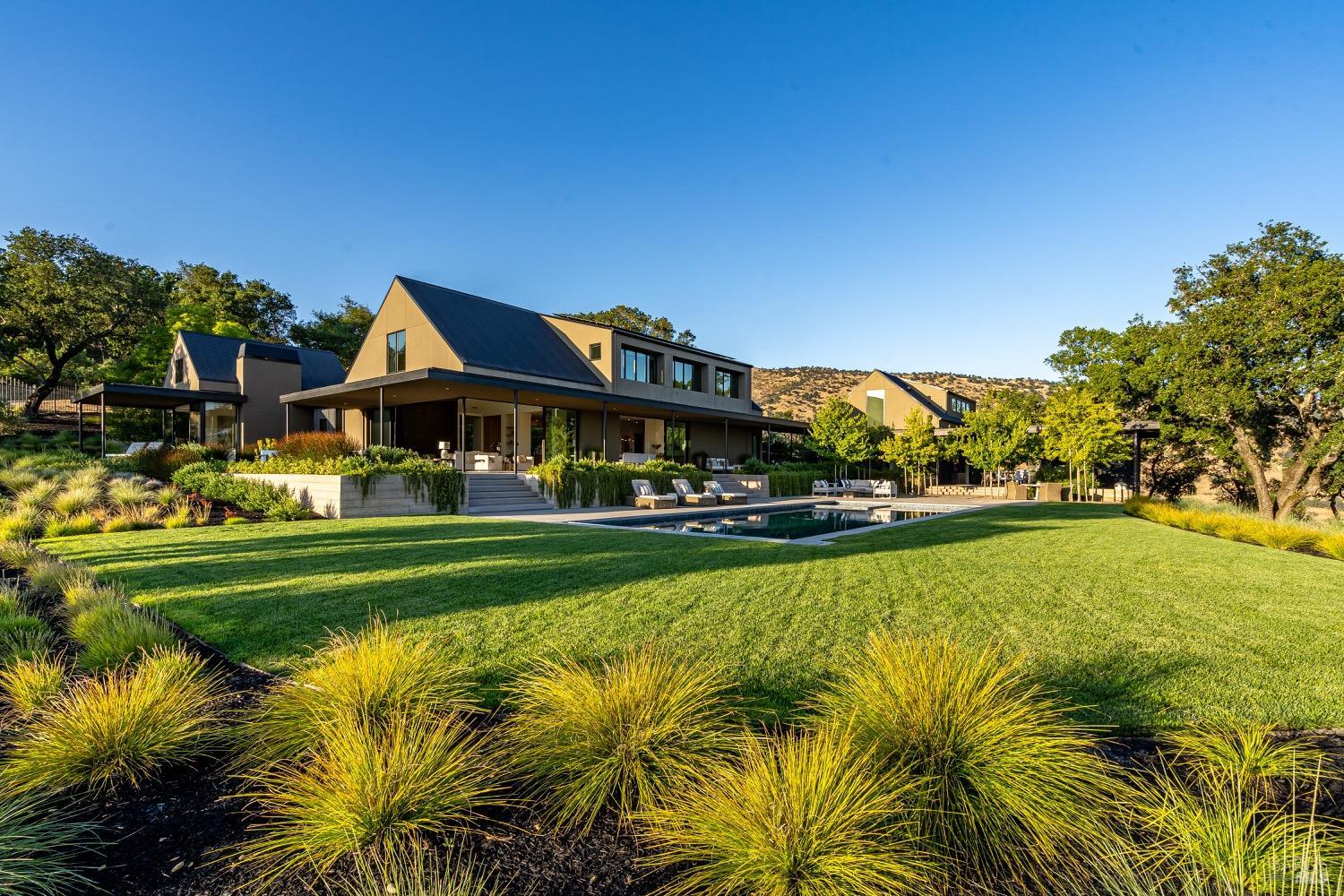 1200 Loma Vista Dr