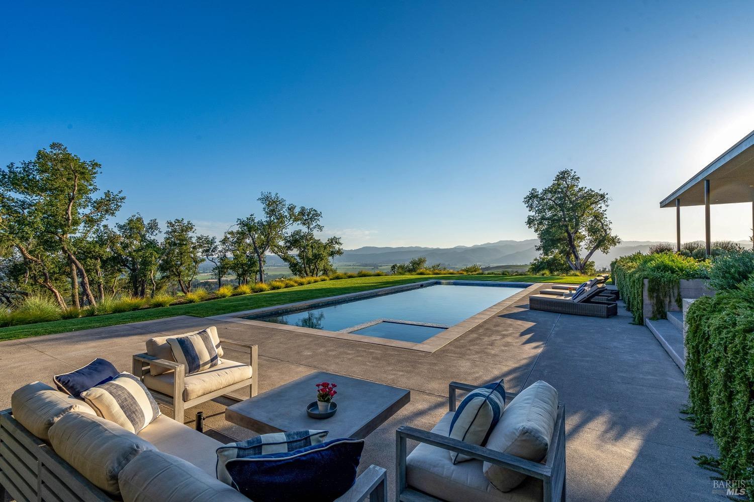 1200 Loma Vista Dr