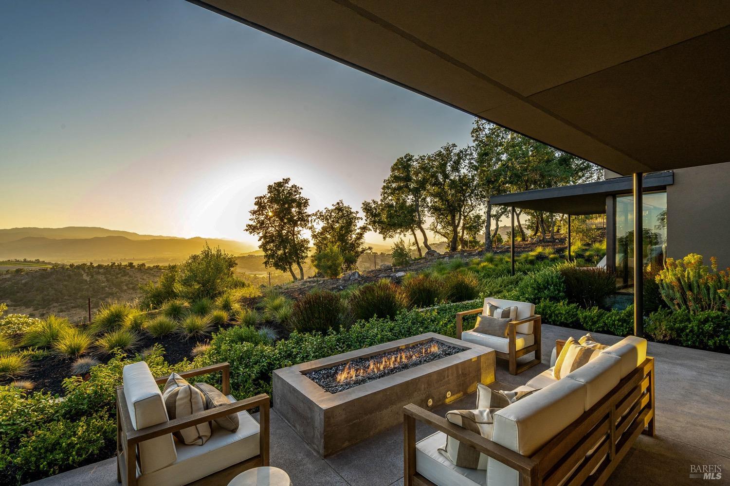 1200 Loma Vista Dr