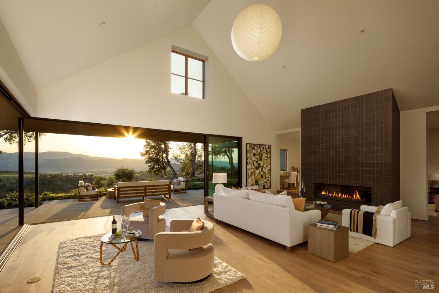 1200 Loma Vista Dr