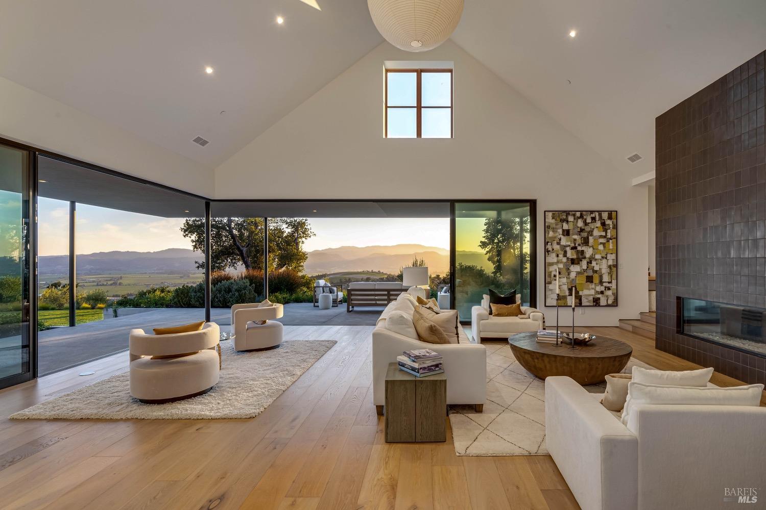 1200 Loma Vista Dr