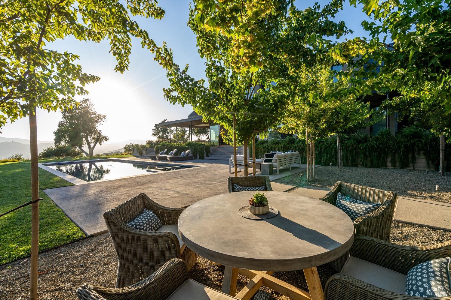 1200 Loma Vista Dr