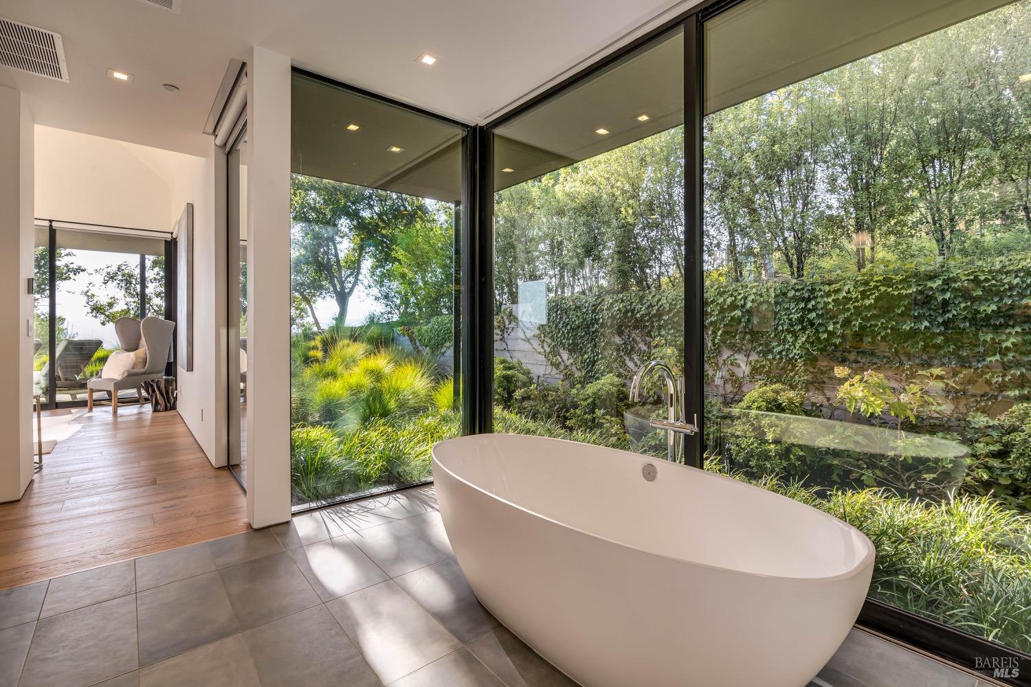 1200 Loma Vista Dr