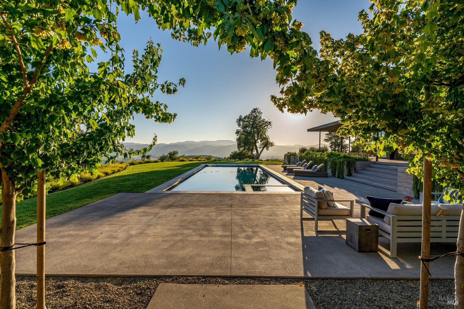 1200 Loma Vista Dr