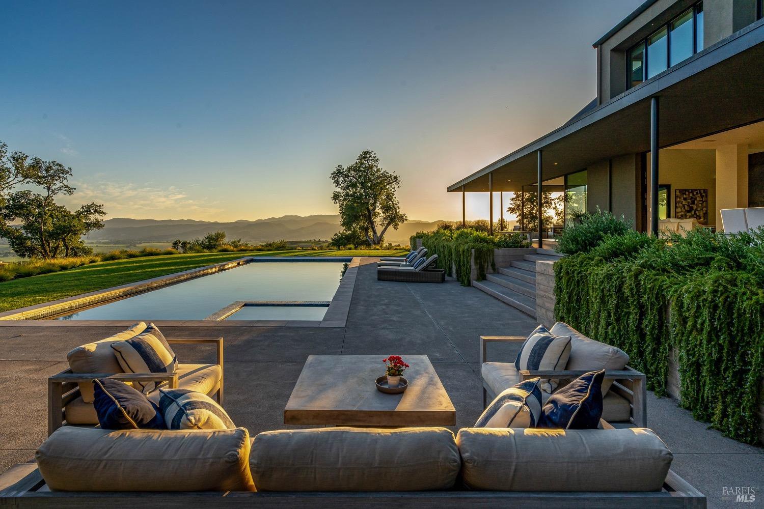 1200 Loma Vista Dr