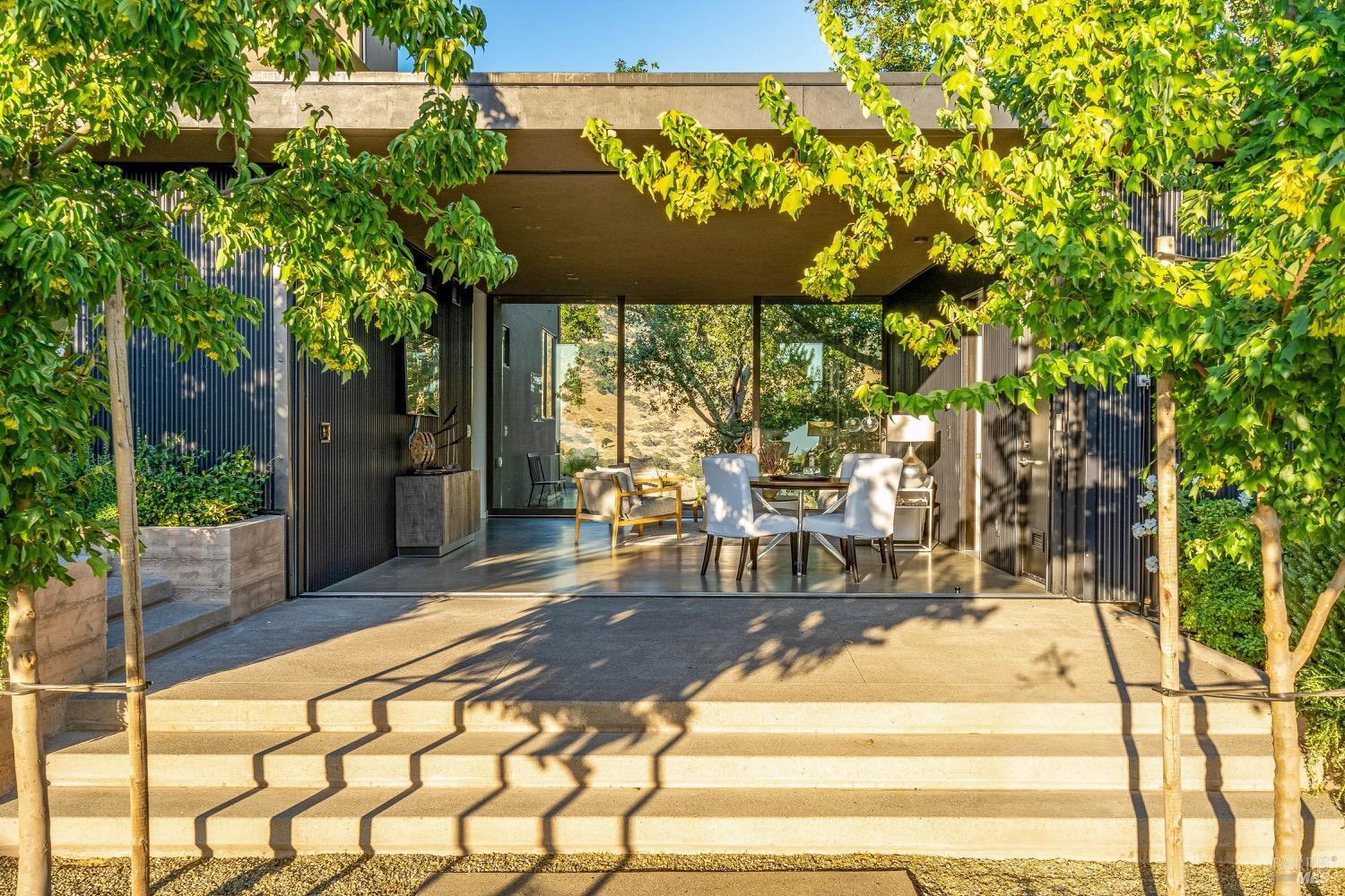 1200 Loma Vista Dr