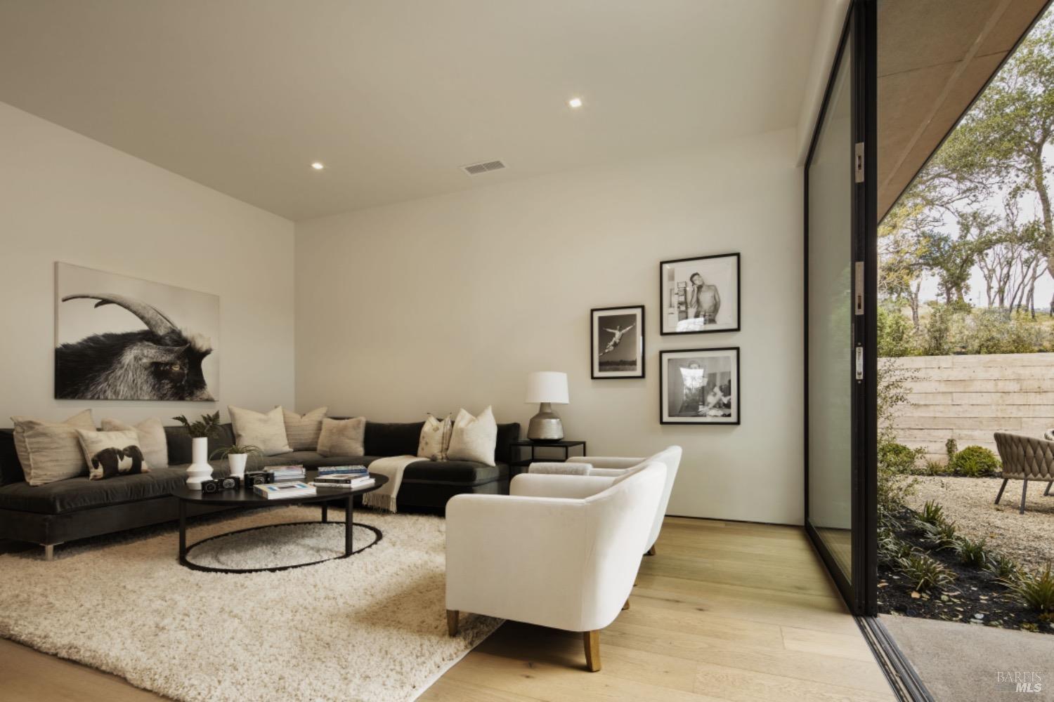 1200 Loma Vista Dr