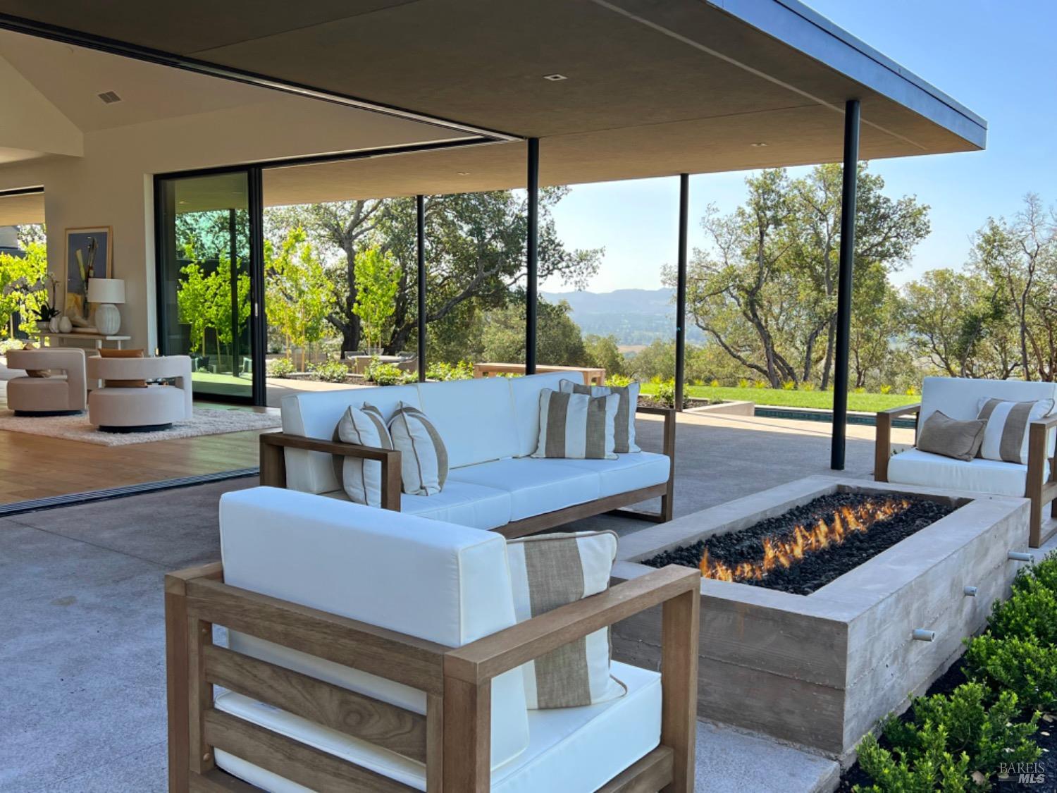 1200 Loma Vista Dr