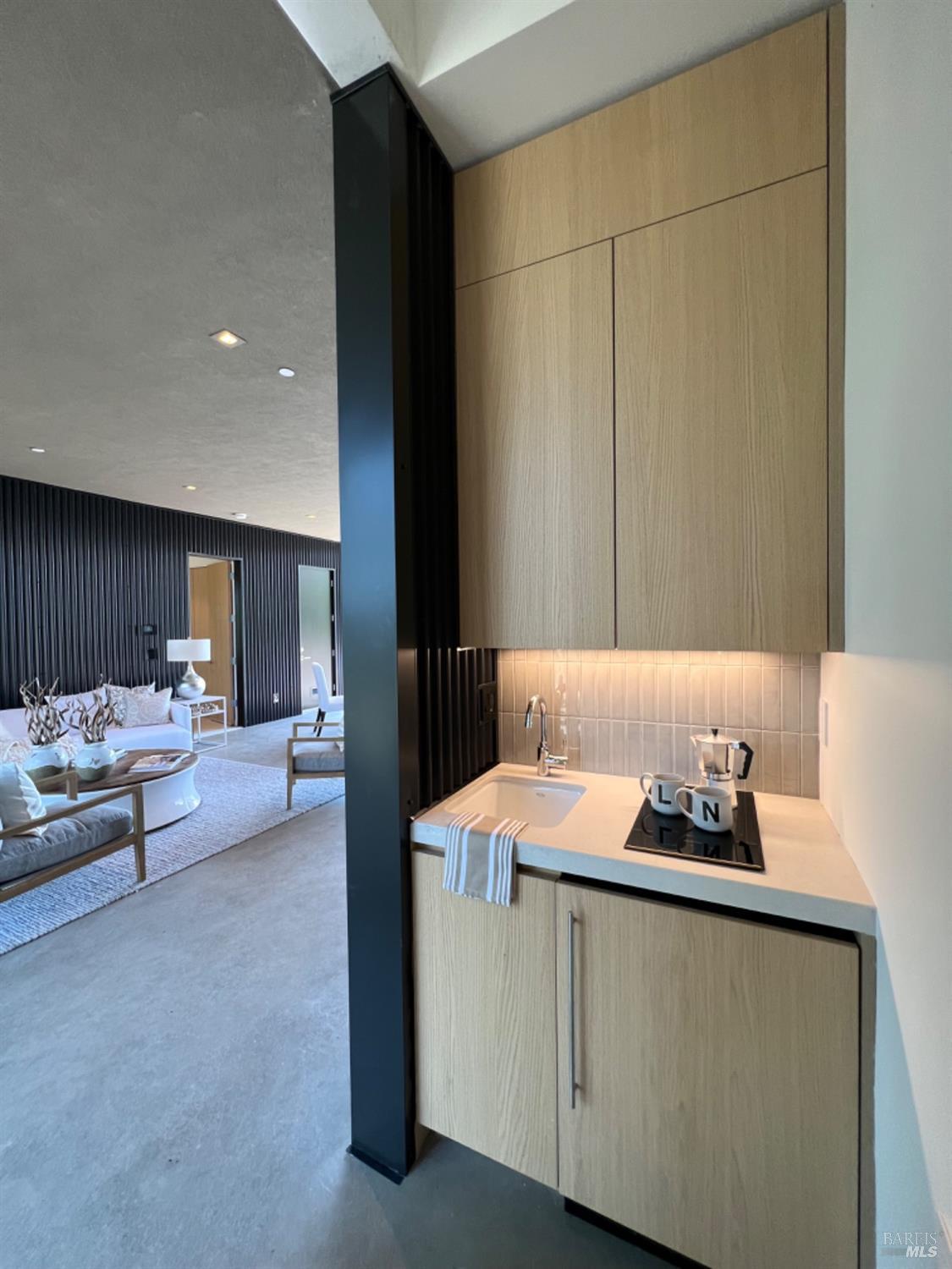 1200 Loma Vista Dr