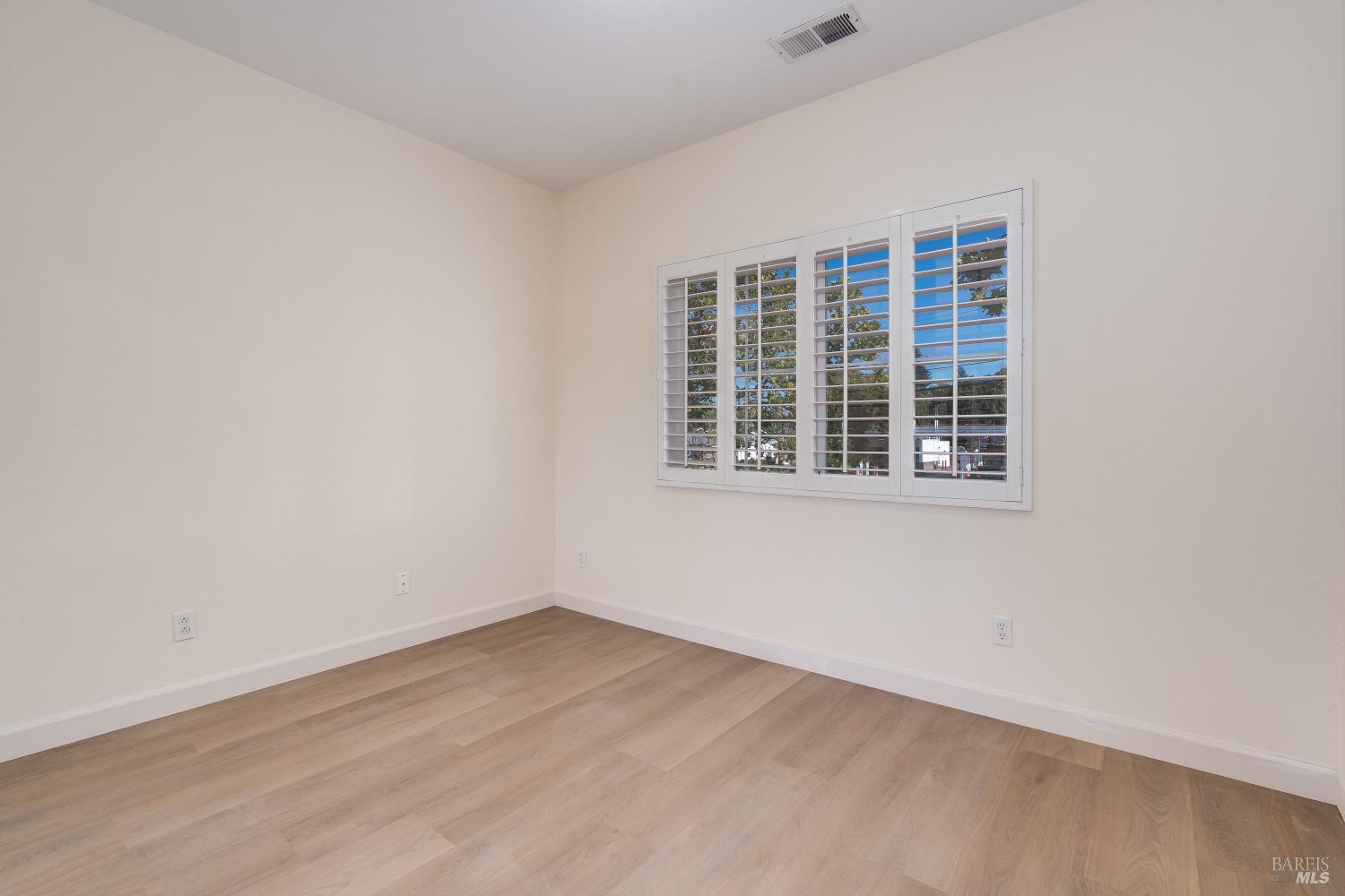 32 Bridgegate Way
