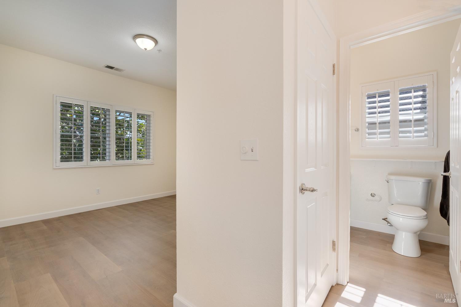 32 Bridgegate Way