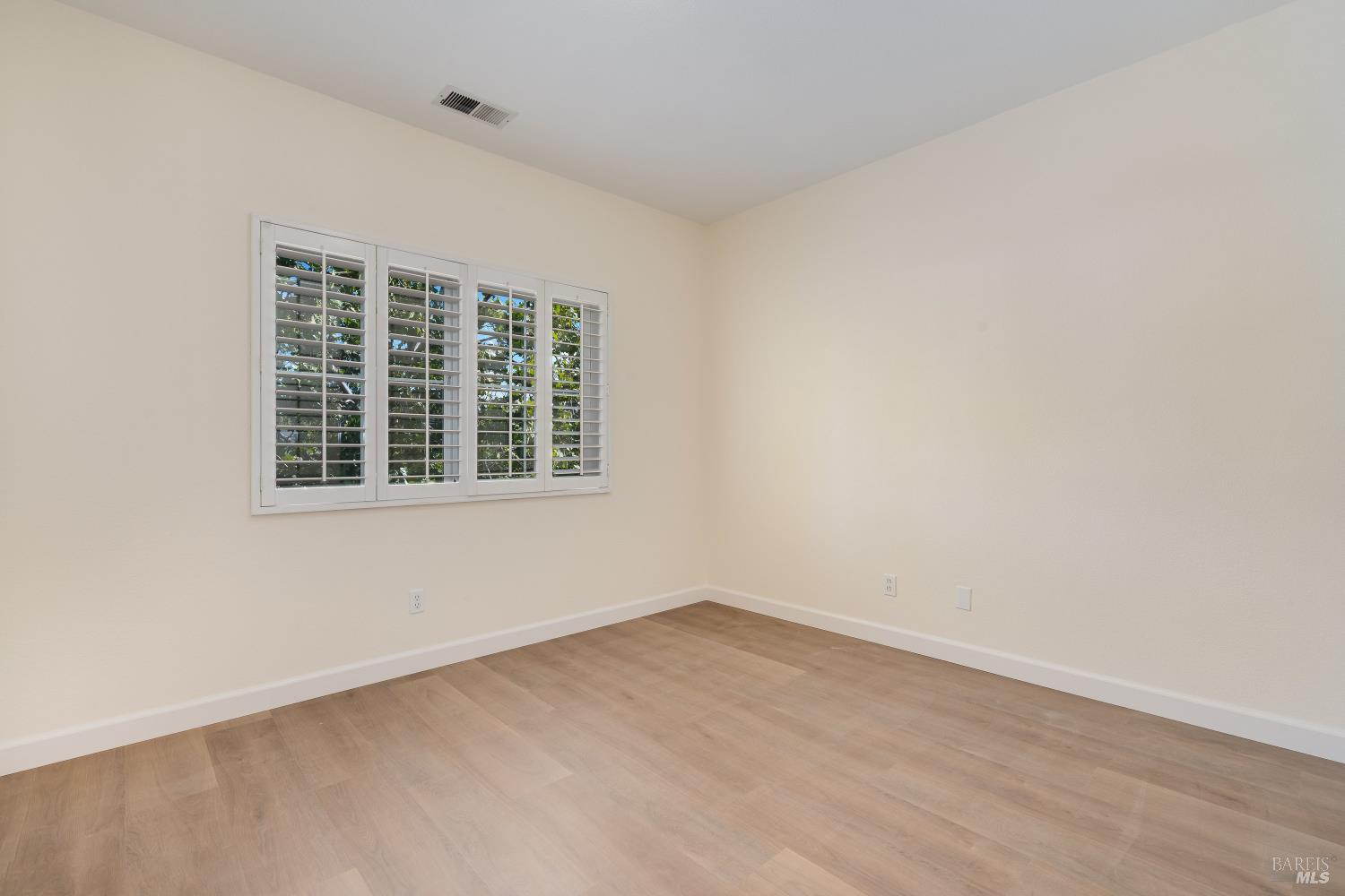 32 Bridgegate Way