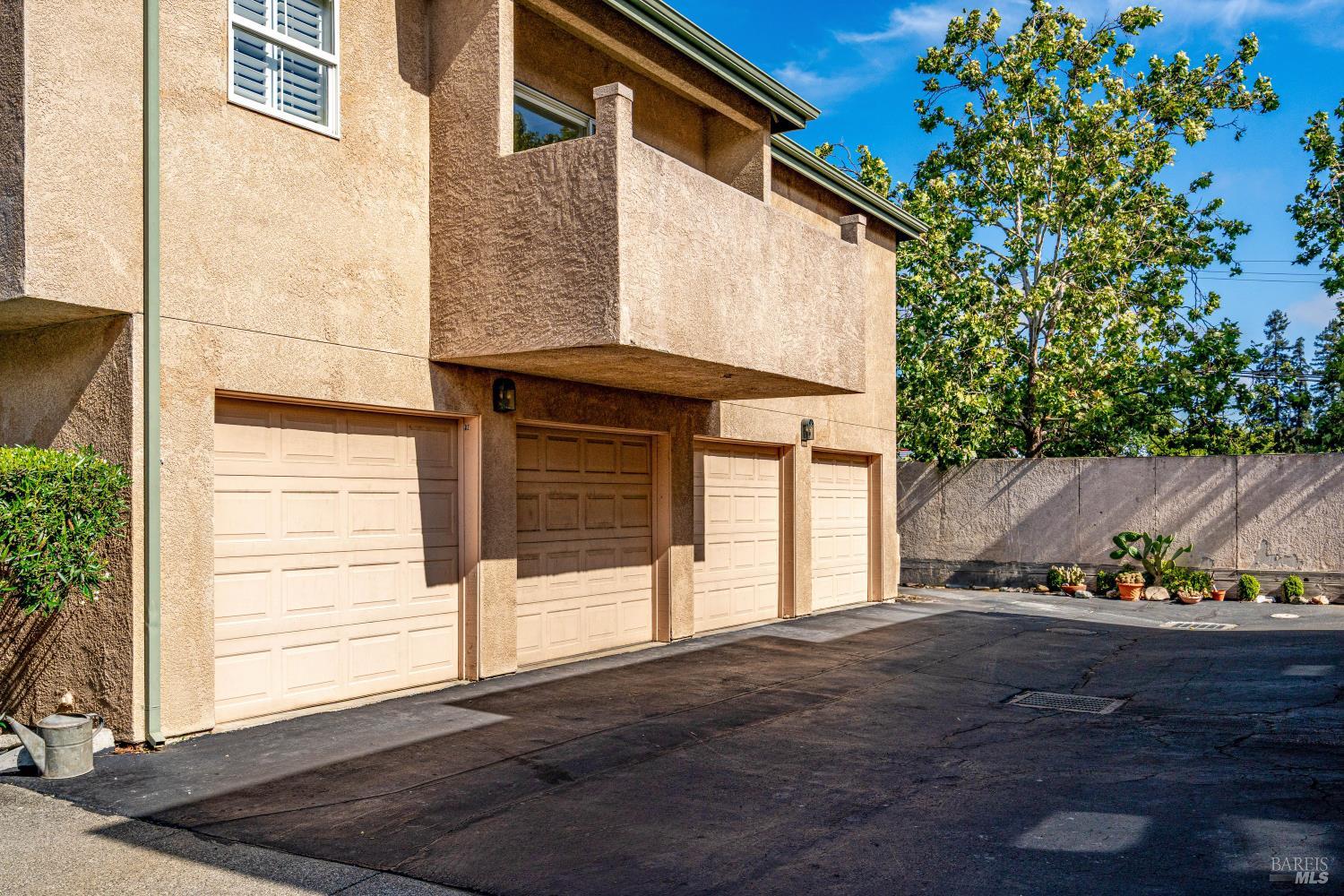 32 Bridgegate Way