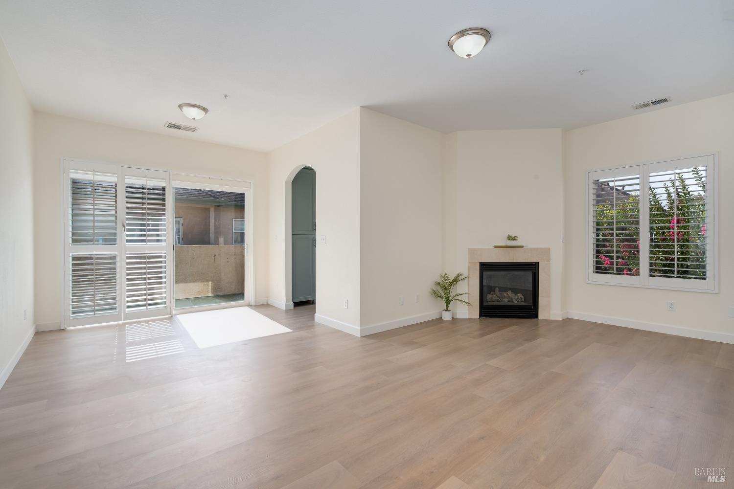 32 Bridgegate Way