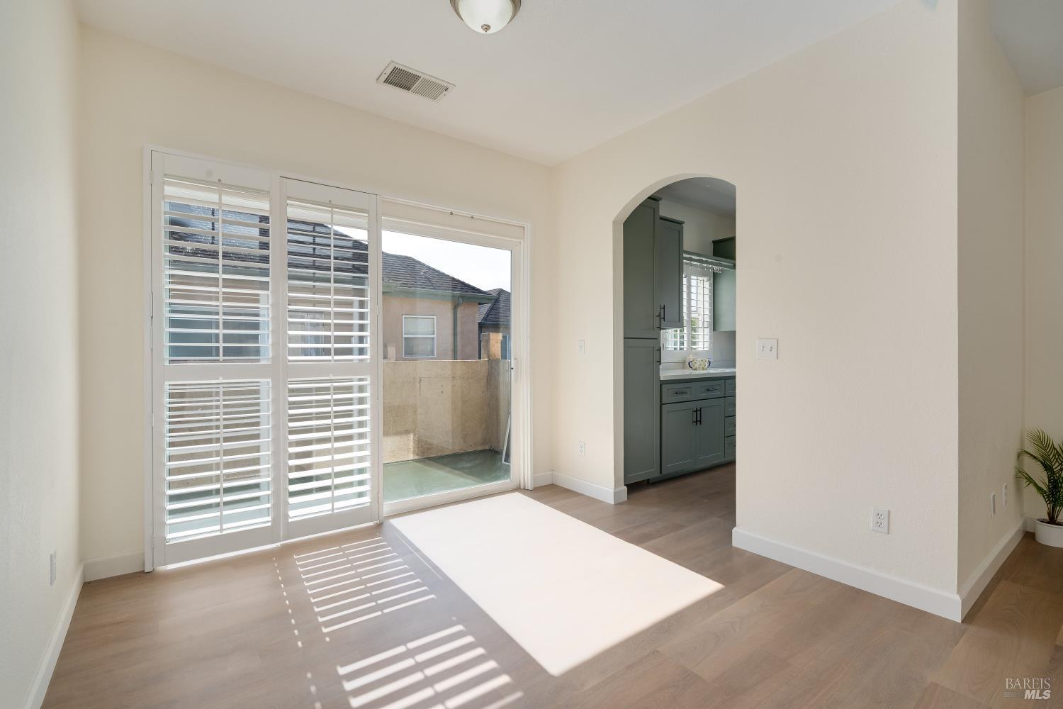 32 Bridgegate Way