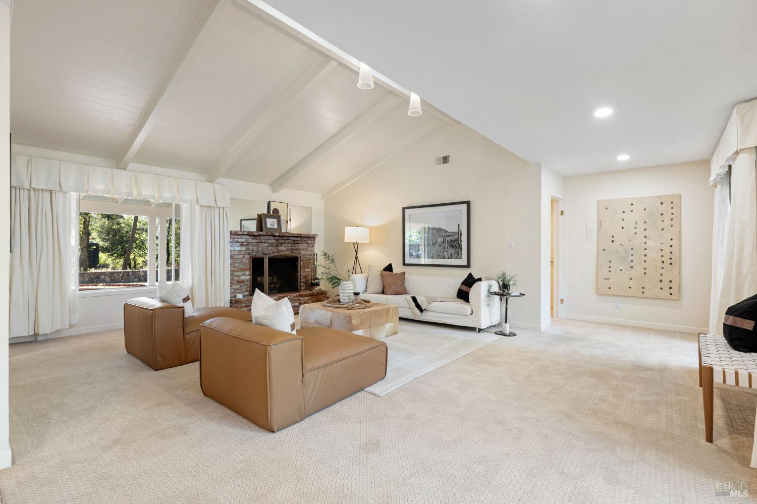 1050 White Cottage Rd N