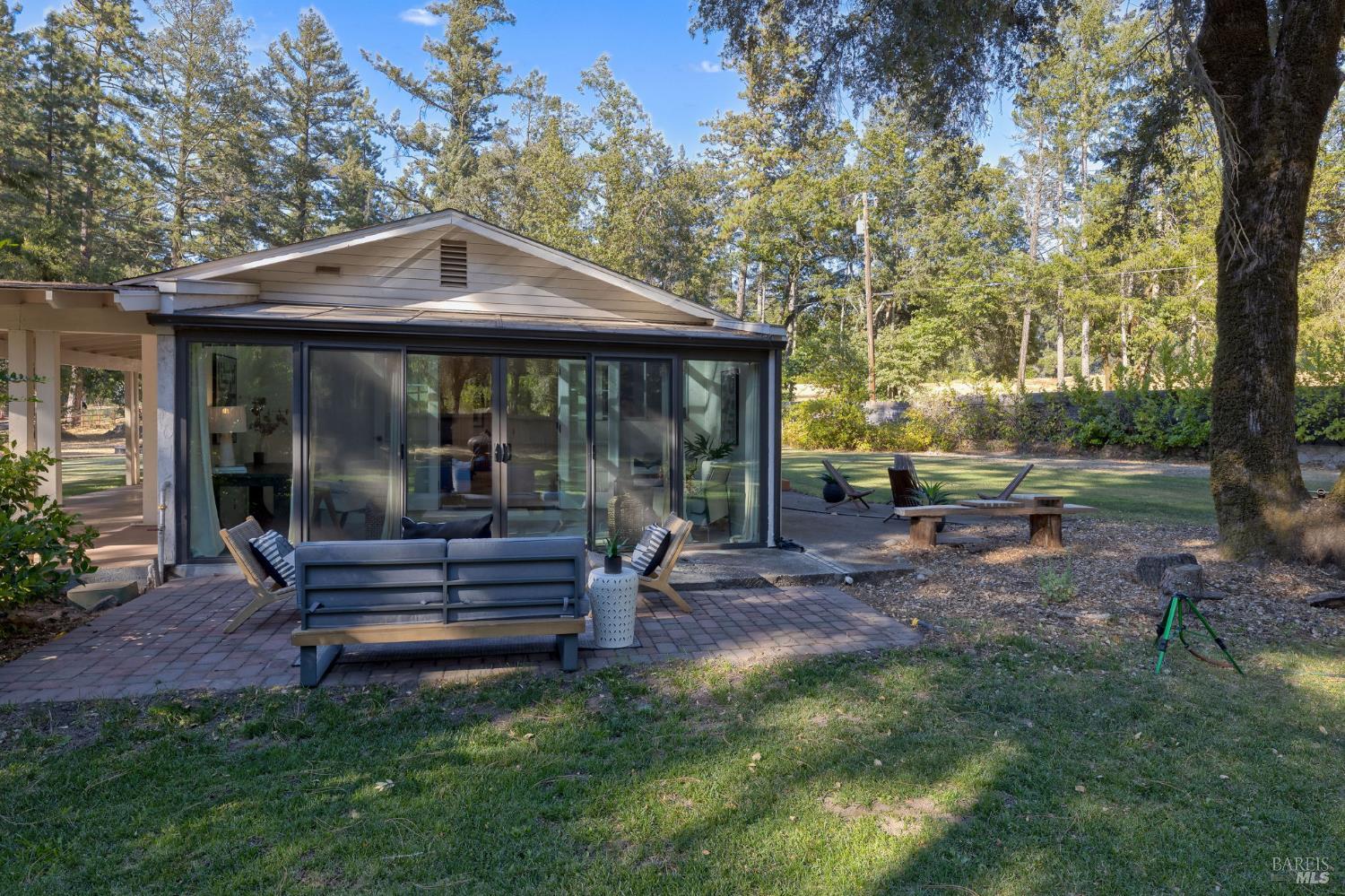 1050 White Cottage Rd N