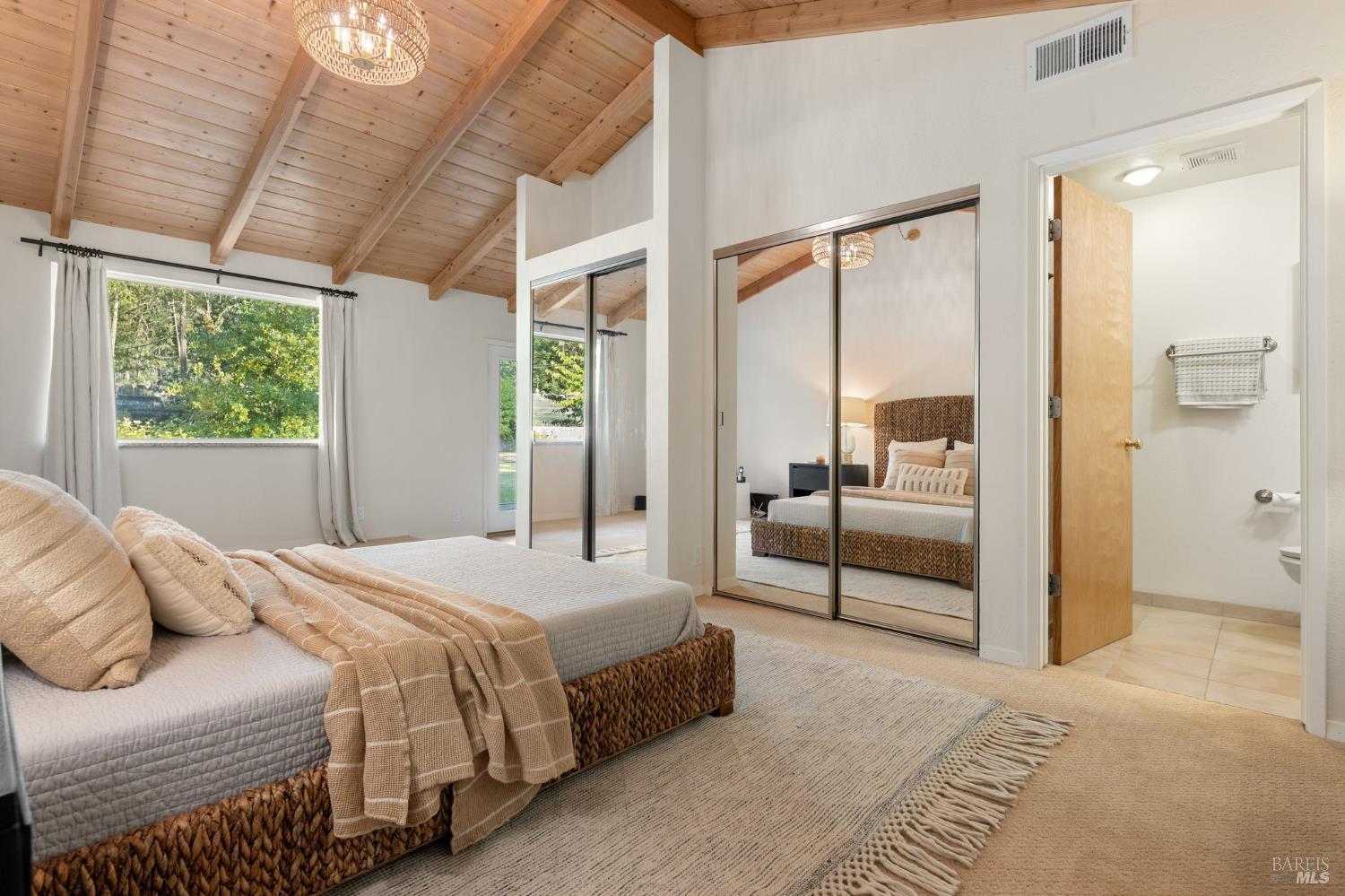 1050 White Cottage Rd N