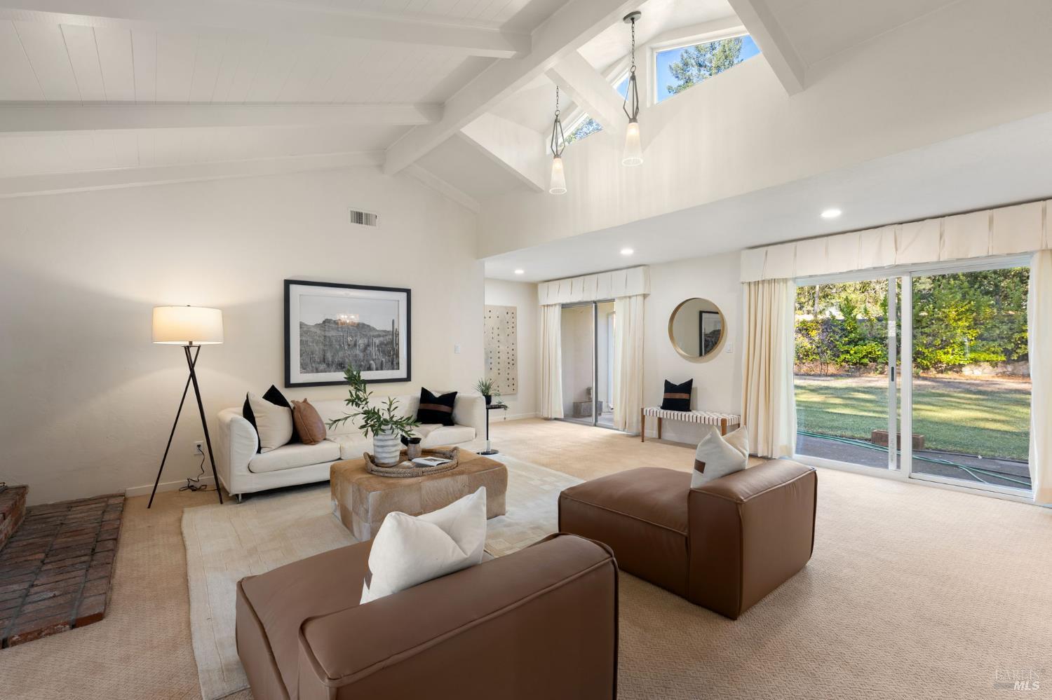 1050 White Cottage Rd N