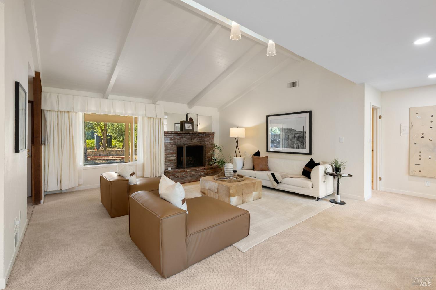 1050 White Cottage Rd N