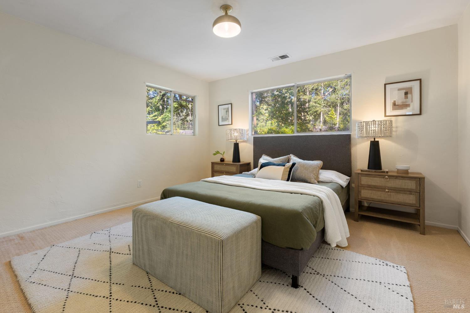 1050 White Cottage Rd N