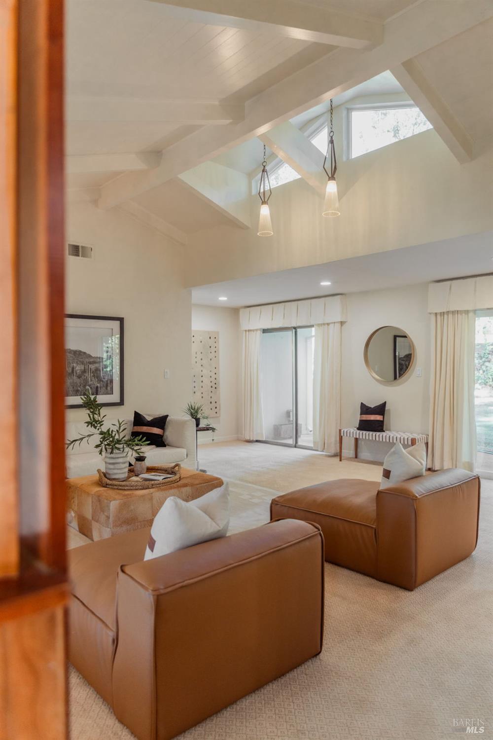 1050 White Cottage Rd N