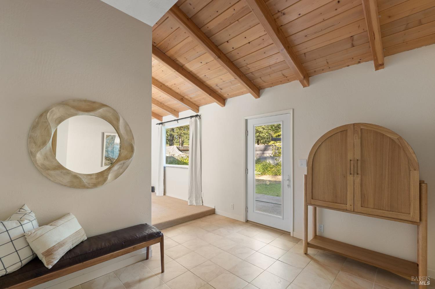 1050 White Cottage Rd N