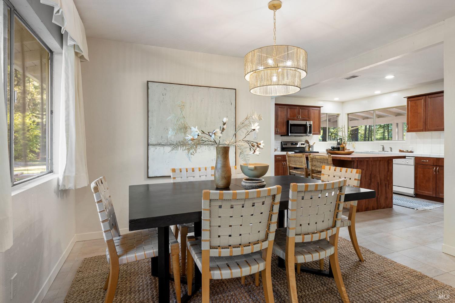 1050 White Cottage Rd N