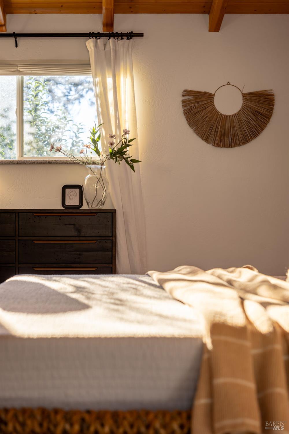 1050 White Cottage Rd N