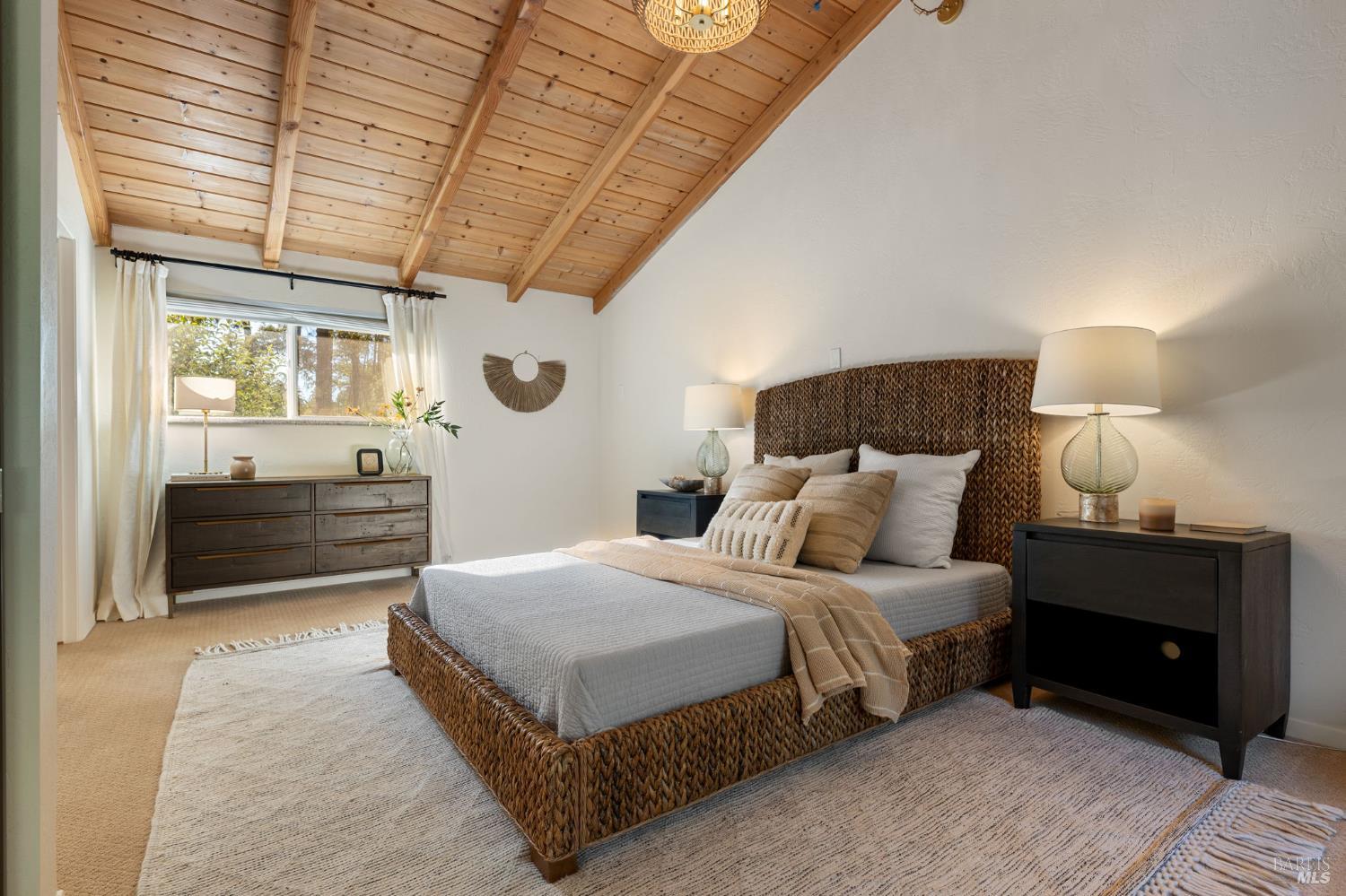 1050 White Cottage Rd N