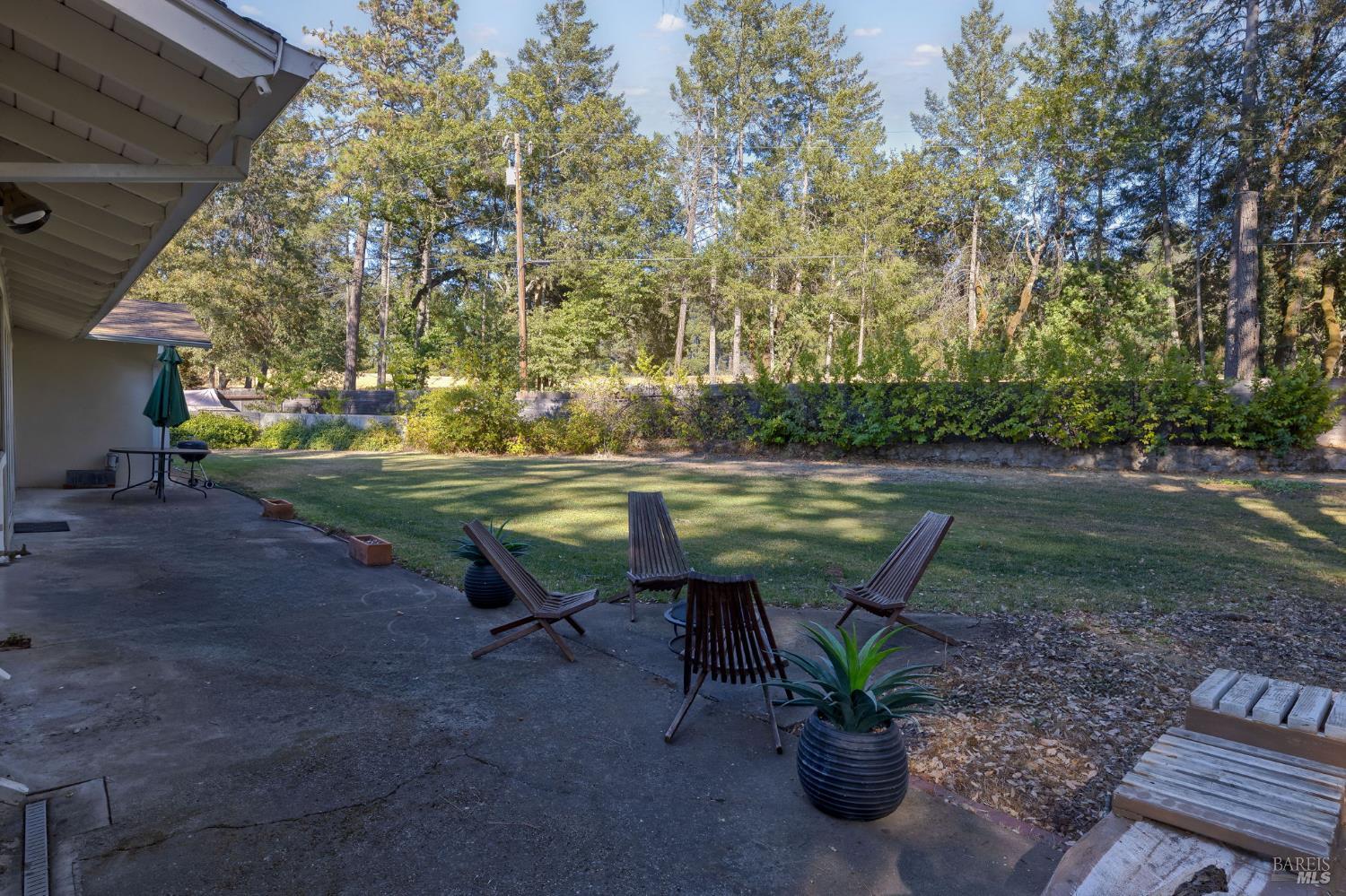 1050 White Cottage Rd N