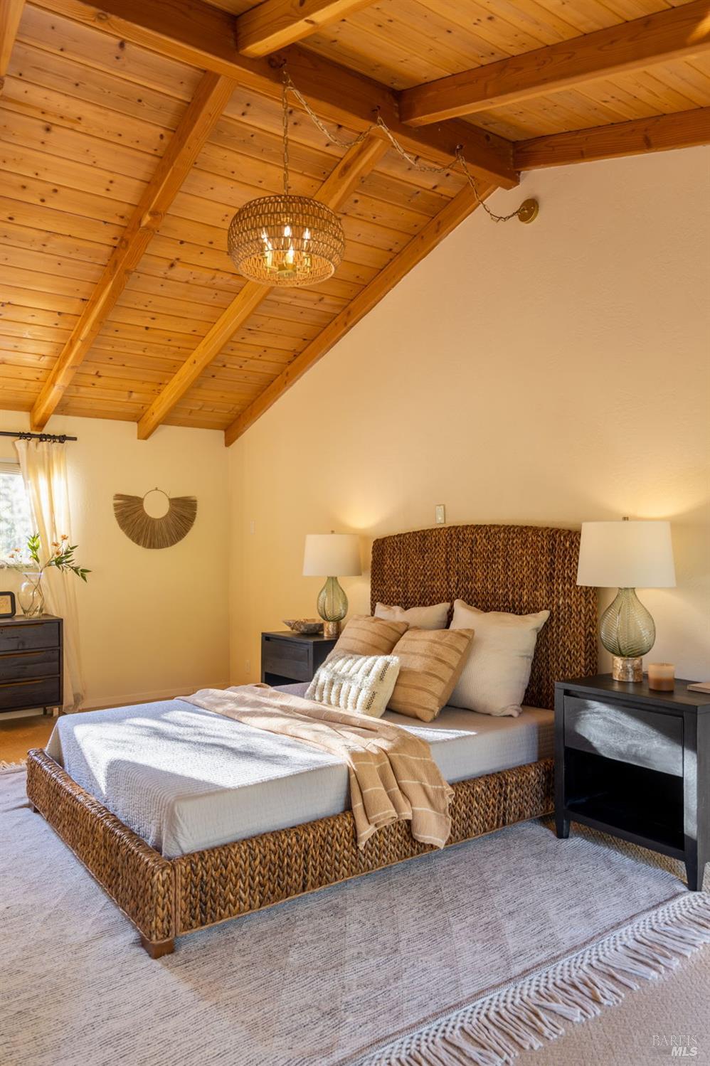 1050 White Cottage Rd N