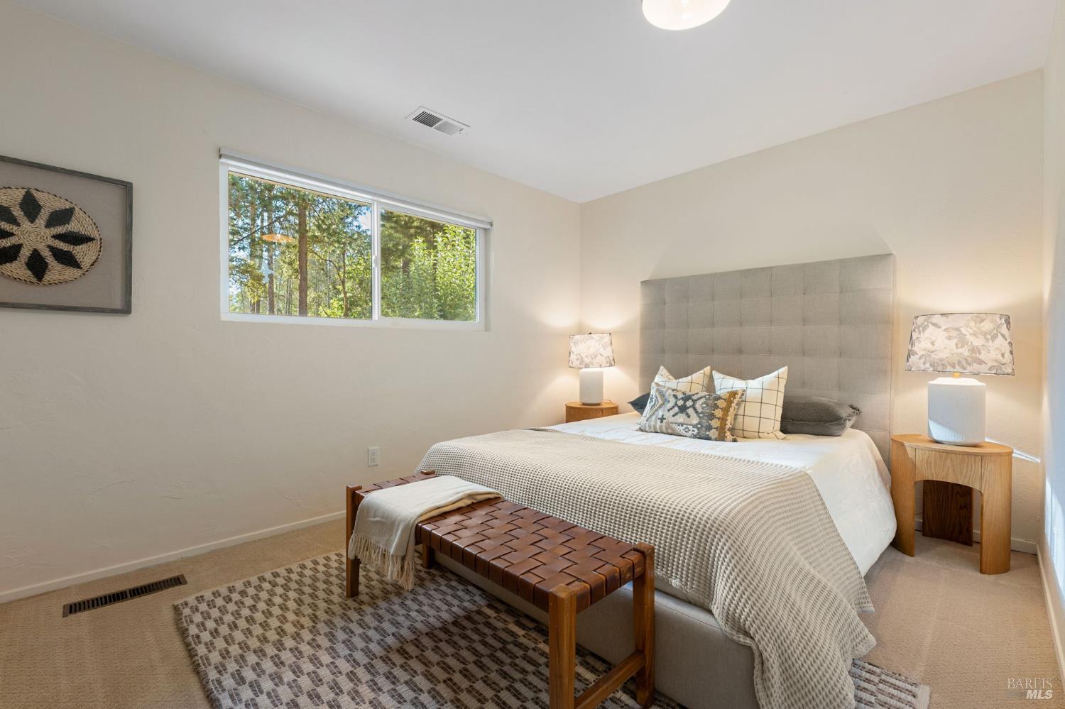 1050 White Cottage Rd N