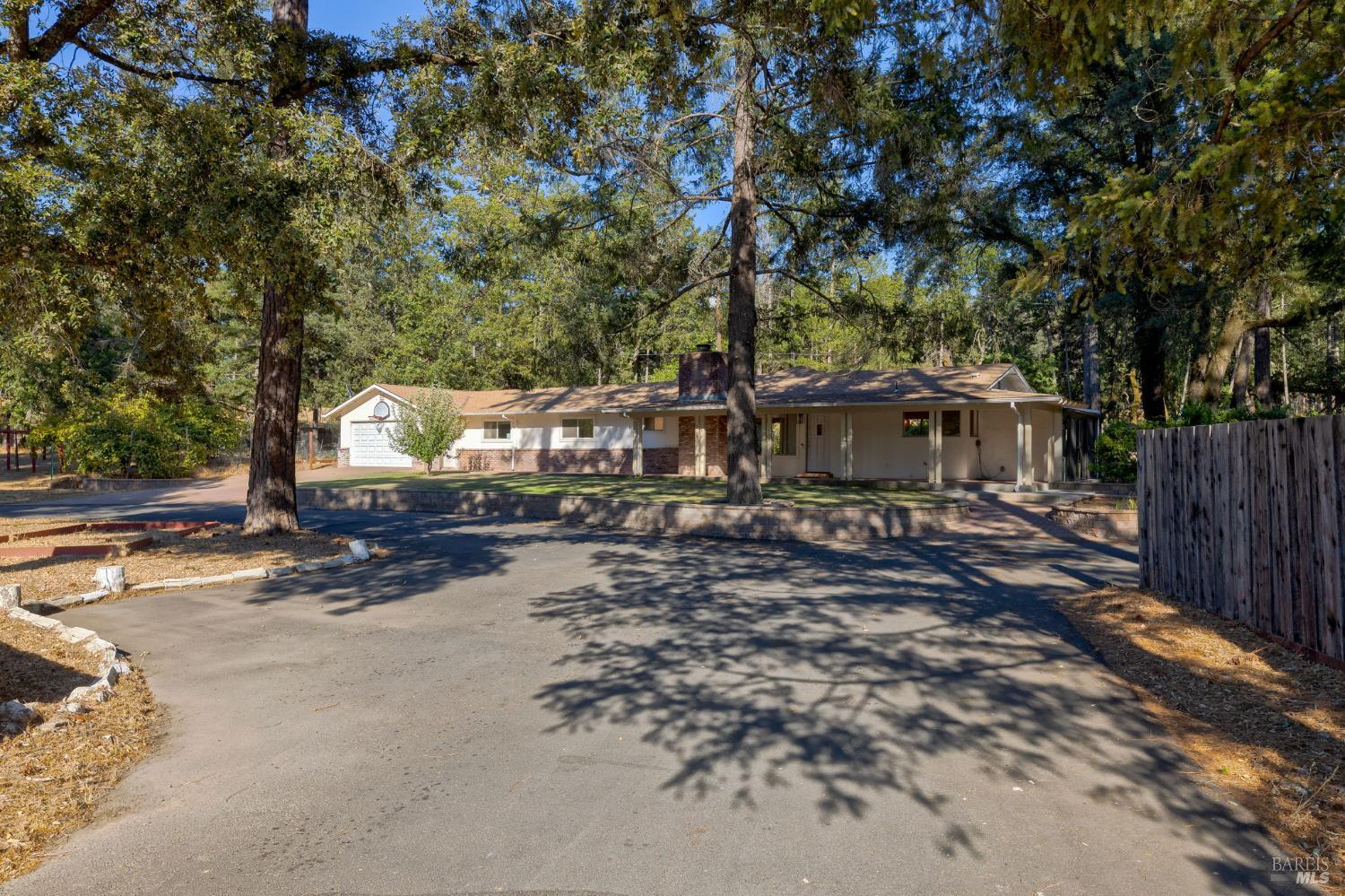 1050 White Cottage Rd N