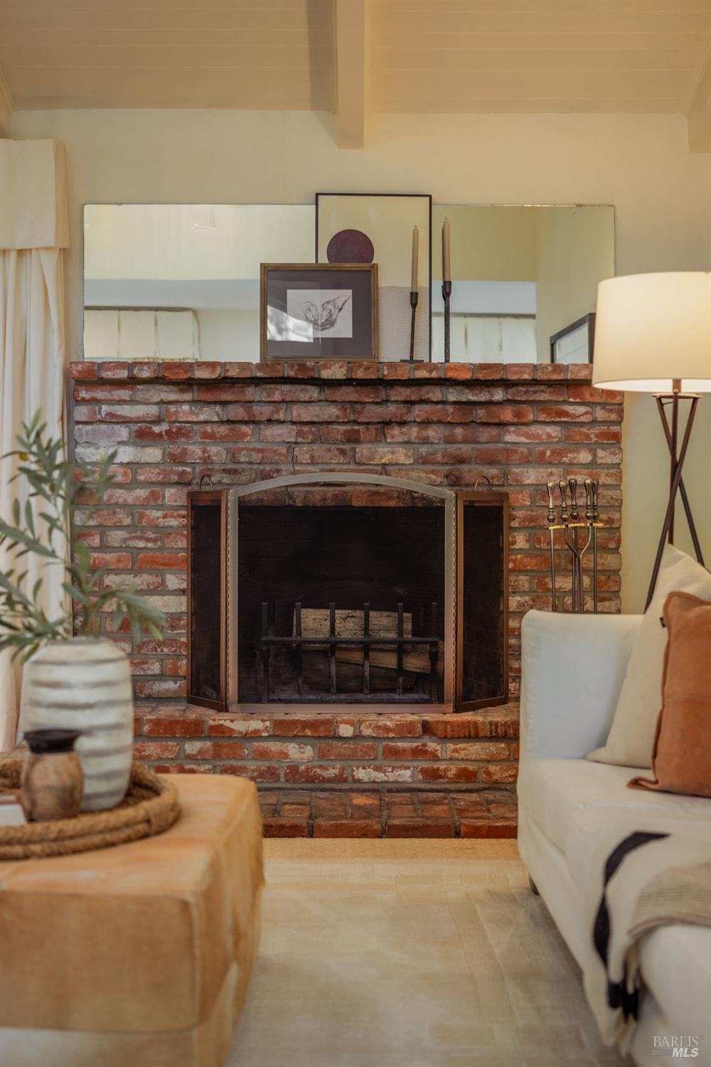 1050 White Cottage Rd N