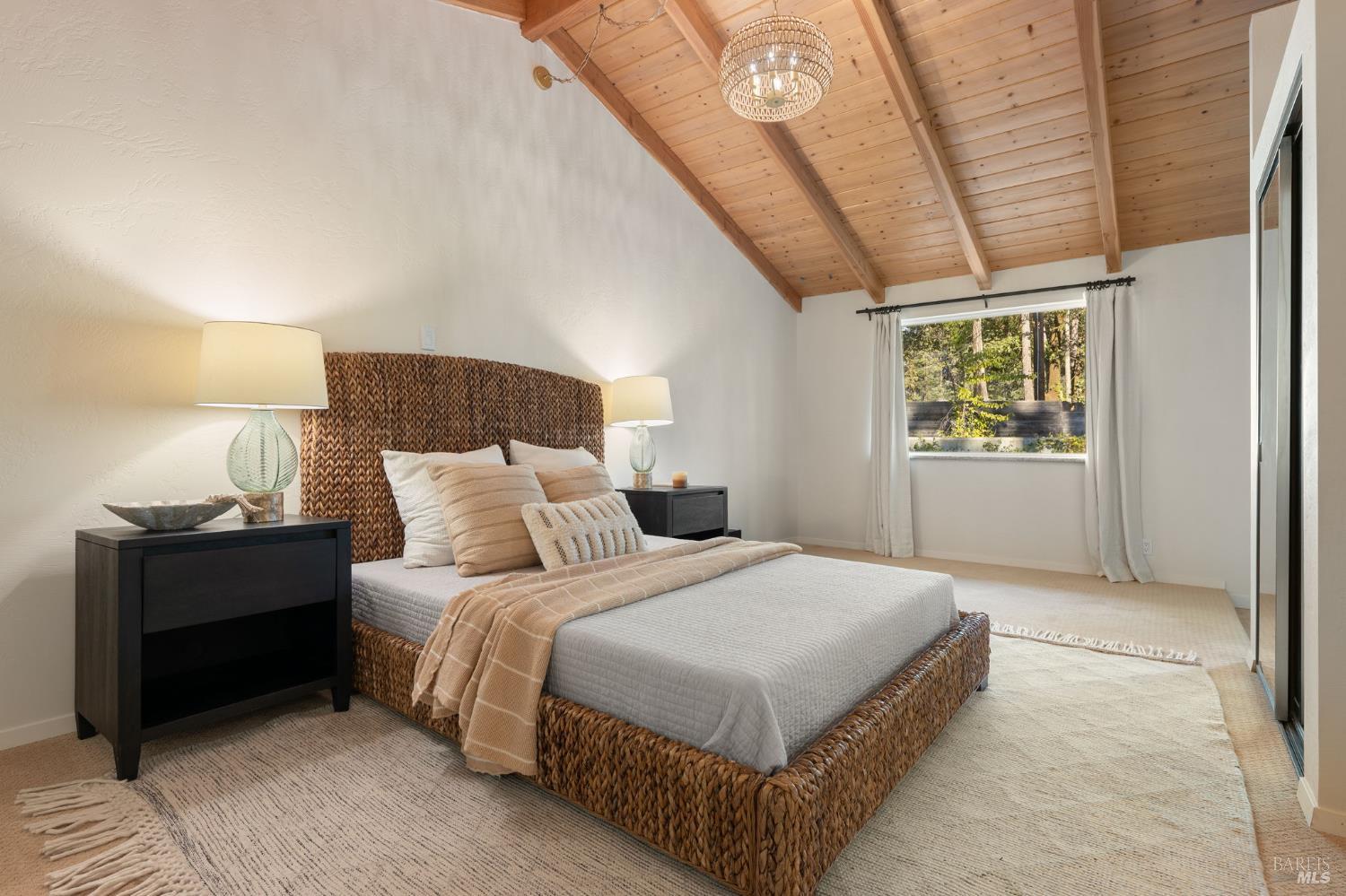 1050 White Cottage Rd N