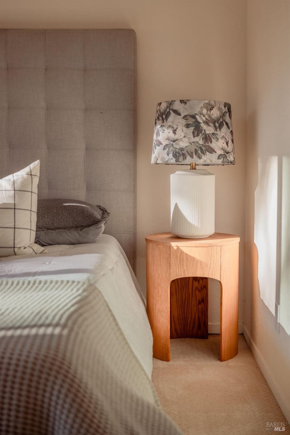 1050 White Cottage Rd N