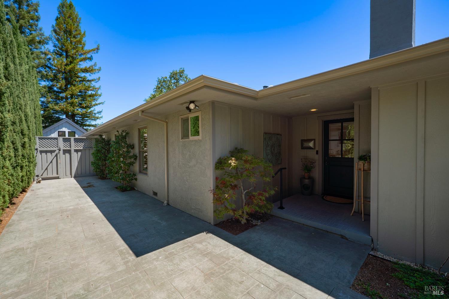 1468 Kearney St