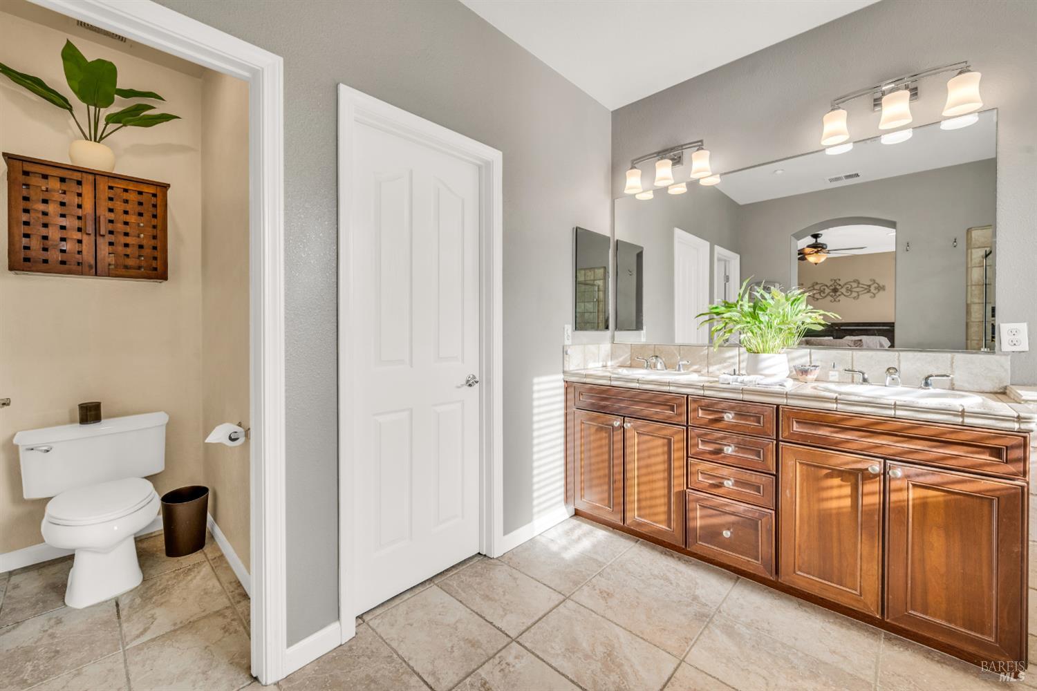 563 Abruzzi Ct