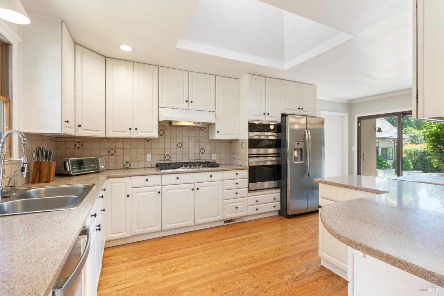 2067 W Lincoln Street